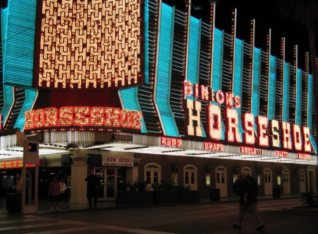 Conoce más sobre el Binion’s Horseshoe Casino, sede del salón de la fama del póker